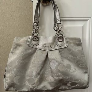 Coach Carryall Ashley Purse F19976